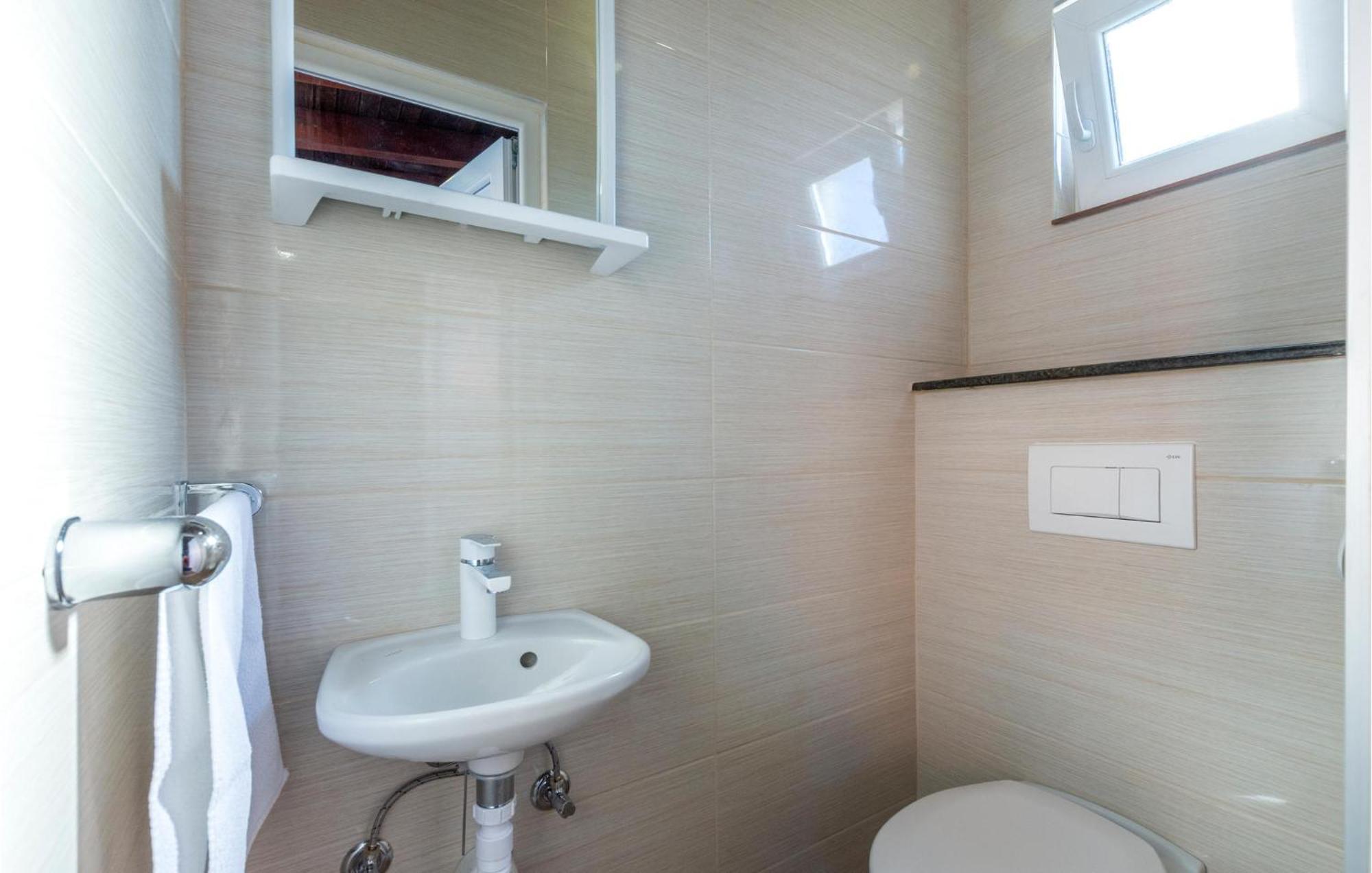 Nice Apartment In Plano With Kitchen Bagian luar foto